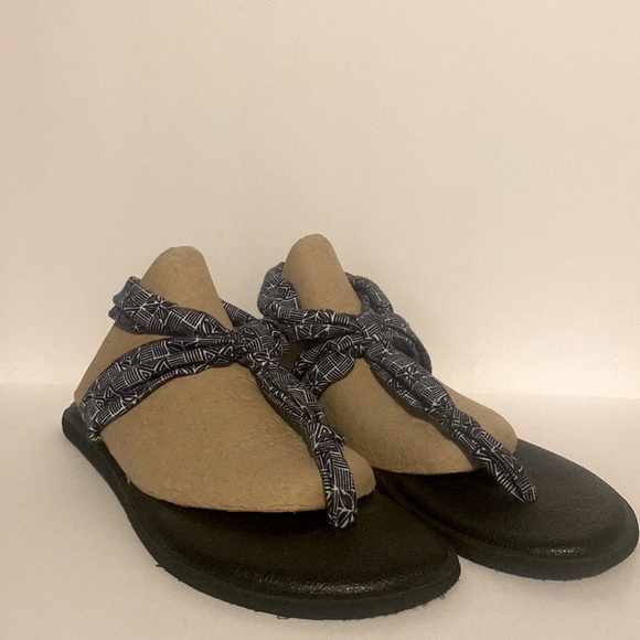 Sanuk Yoga Mat Blue Geometric Print Thong Sandal - Picture 1 of 12
